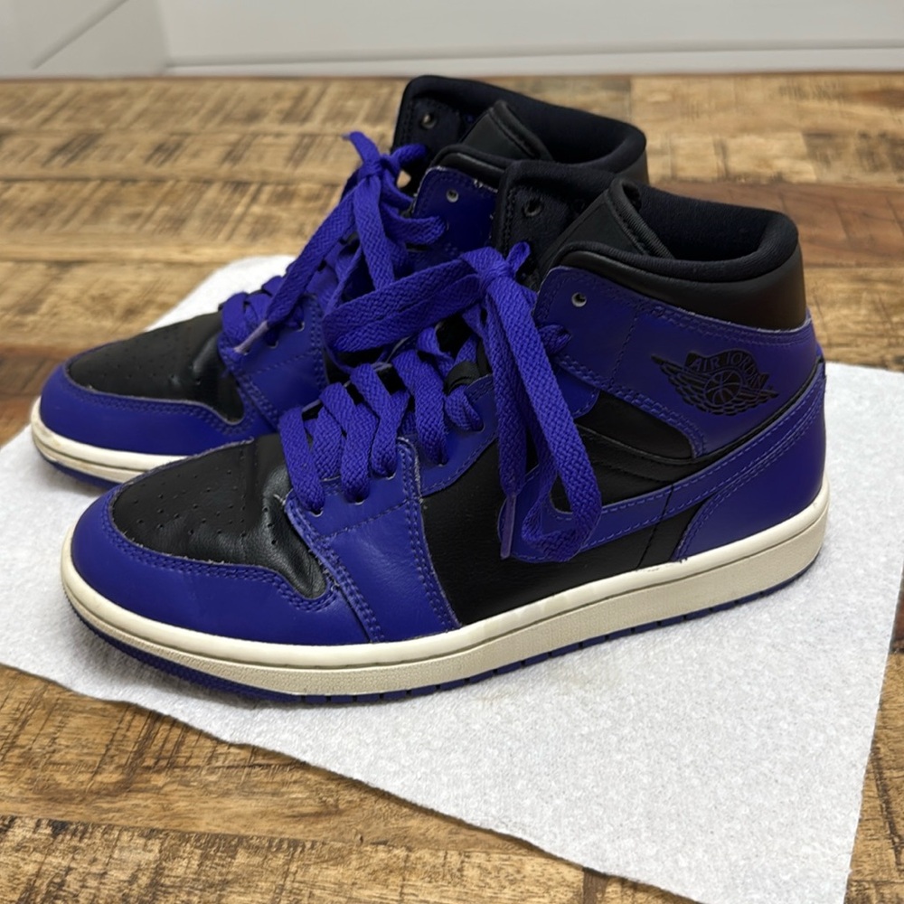 Air Jordan 1 Mid Purple &  women  Size 7.5 Retro Basketball Shoes.